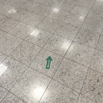 Mescit Yönlendirmesinin Yerde Olması Hassasiyetimi Zedeliyor