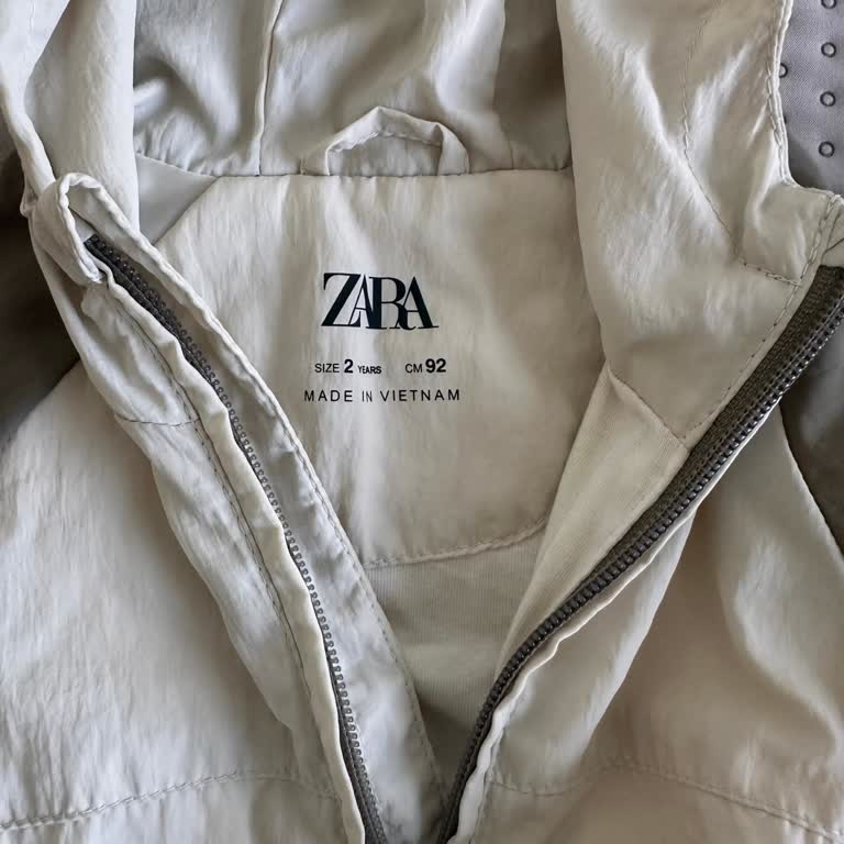 Zara Çocuk Yağmurluğu Kısa Sürede Yırtıldı Değişim Yapılamıyor