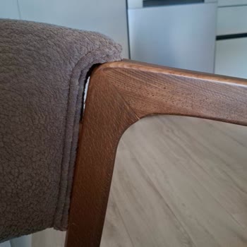 Teslimat Gecikti, Sandalyeler Defolu Geldi Ve Satıcı Çözüm Sunmuyor