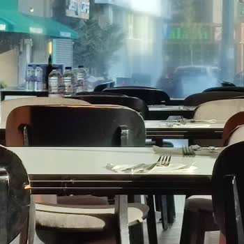 Köfteci Yusuf Atakent Şubesinde Sürekli Kirli Masa ve Servis Malzemeleri Sorunu