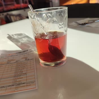 Köfteci Yusuf Atakent Şubesinde Sürekli Kirli Masa ve Servis Malzemeleri Sorunu