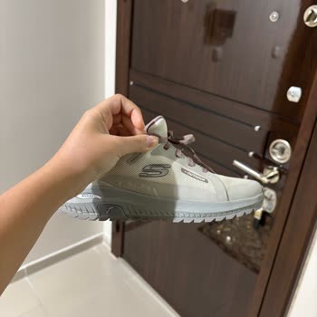 Skechers Arch Fit Complaint – Warranty Claim Denied Despite Visible Defect