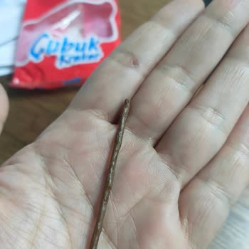 Çocuğum Kraker Yerken İçinden Yabancı Madde Çıktı Endişelendik