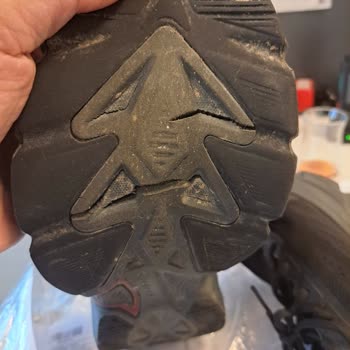 Skechers SKECH-Air Ventura Cataclysm Soles Cracked After 10 Months of Use