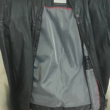 Az Kullanılan Deri Cekette Hızlı Deformasyon Hayal Kırıklığı