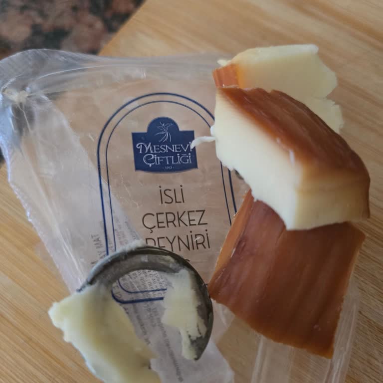 Peynirin İçinden Çıkan Metal Halka Hijyen Ve Güvenliği Tehdit Ediyor