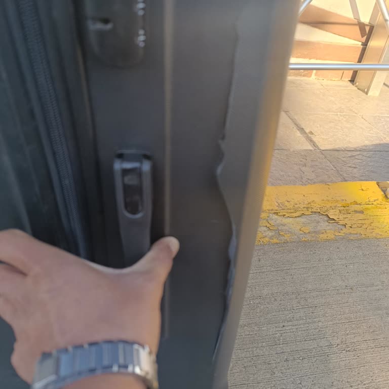 Villa Seyahat Kırılan Valizimin Gerçek Değerinin Ödenmemesi Mağduriyetimi Artırdı