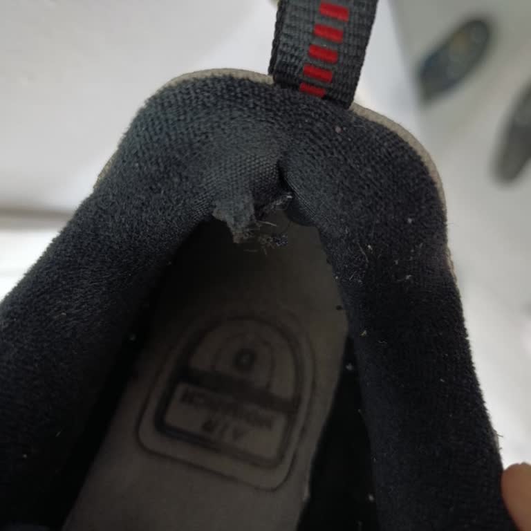 Kısa Sürede Yırtılan Ayakkabı Ve Yetersiz İnceleme Sonucu Mağduriyeti