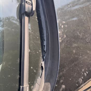 BMW F10 Ön Cam Fitili Ve Plastik Aksamda Kronik Bozulma Mağduriyeti