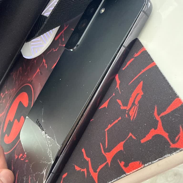 Samsung S22'nin Bataryası Şişti, Cihaz Kullanılamaz Hale Geldi!