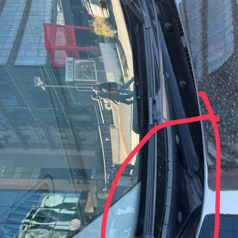 BMW 1 Serisi Kronik Ön Cam Plastiği Ve Stop Lambası Sorunu İçin Ücretsiz Değişim Talebi