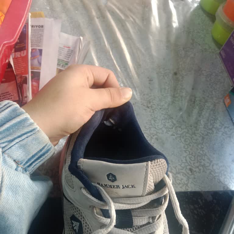 Satın Aldığım Ayakkabıda Üretim Hatası Var, Mağaza Sorumluluk Almıyor