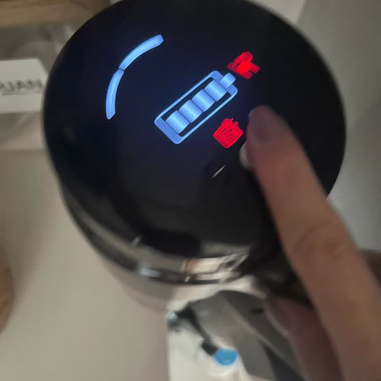 Arçelik Dikey Süpürge Tozları Çekmiyor Ve Topladığı Tozları Geri Bırakıyor