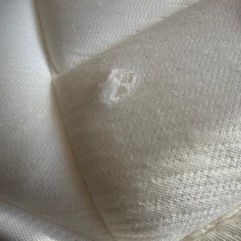 Yırtık Teslim Edilen Yatak İçin 12 Gündür Çözüm Sunulmuyor