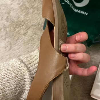 Yeni Alınan Sandaletin Kısa Sürede Bozulmasına Rağmen Ücret İadesi Yapılmıyor