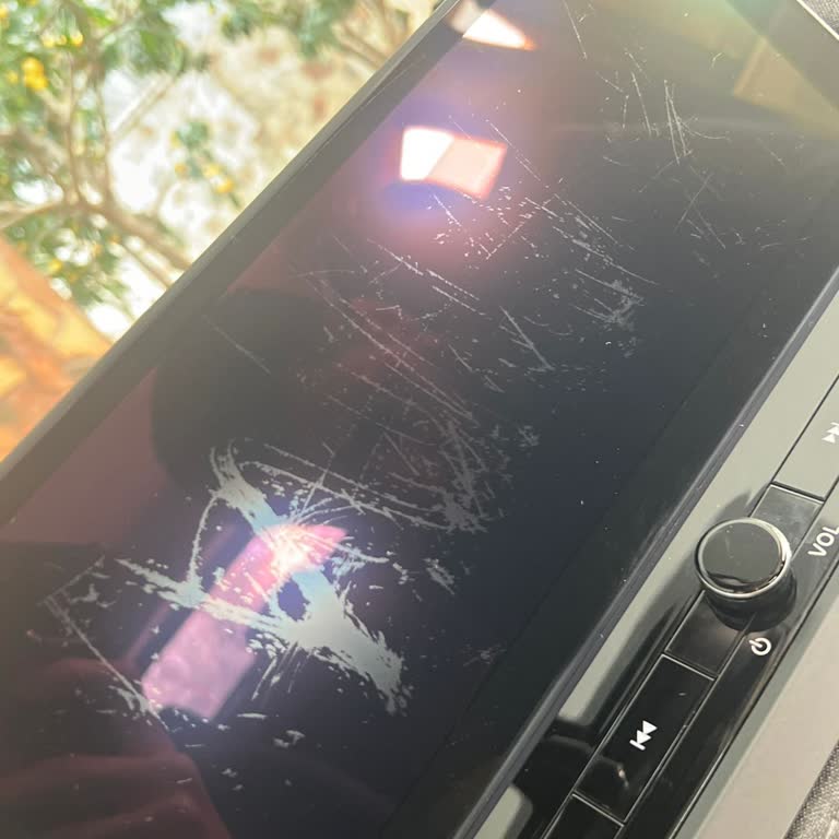 Sıfır Araçta Ekran Lekeleri Kullanımımı Olumsuz Etkiliyor