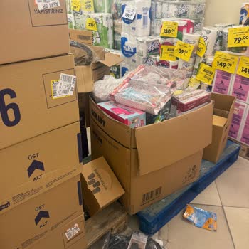 Şok Market'te Ürün Kolilerinin Düzenlenmemesi Ve Satışa Sunulmaması