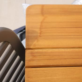 Yeni Alınan Bahçe Masasında Cila Sorunu Ve Yetersiz Çözüm