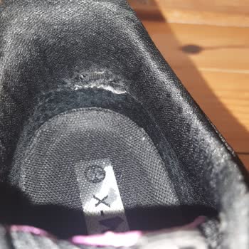 Kısa Sürede Deforme Olan Ayakkabı İçin Değişim Talebim Reddedildi: Mağduriyetimin Giderilmesini İstiyorum