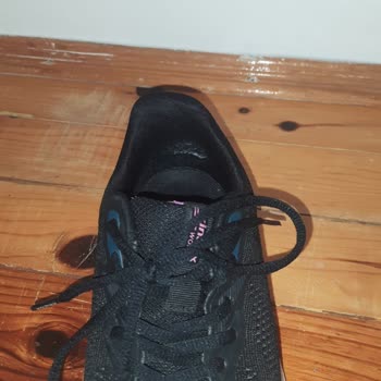 Kısa Sürede Deforme Olan Ayakkabı İçin Değişim Talebim Reddedildi: Mağduriyetimin Giderilmesini İstiyorum