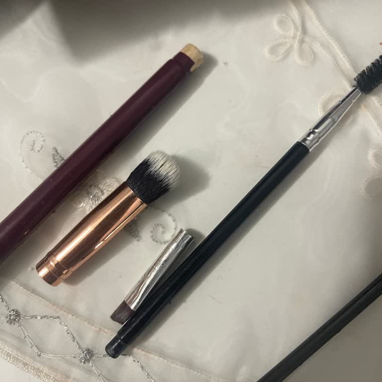 Nascita - Doğuş Kozmetik Makyaj Fırçalarının Uç Kısımlarında Kopmalar Oluşuyor!