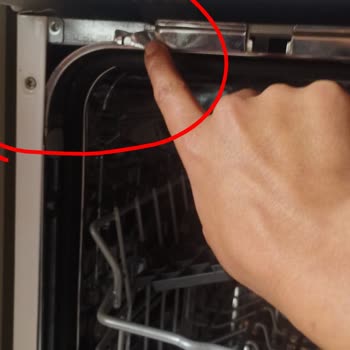 Servis Sonrası Bulaşık Makinesi Hasarlı Ve Farklı Parçalarla Geri Teslim Edildi