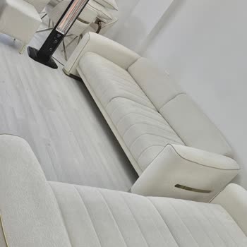 Koltuk Ve Sandalyelerde Renk Bozulması, İlgisiz Servis