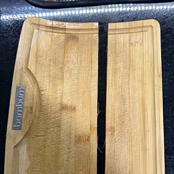 Bambum Kesme Tahtası Kendi Kendine Ortadan İkiye Ayrıldı