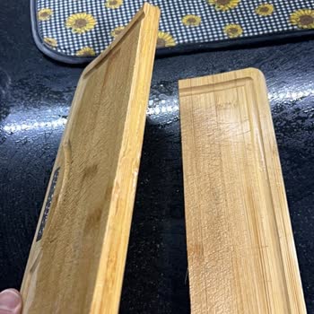 Bambum Kesme Tahtası Kendi Kendine Ortadan İkiye Ayrıldı