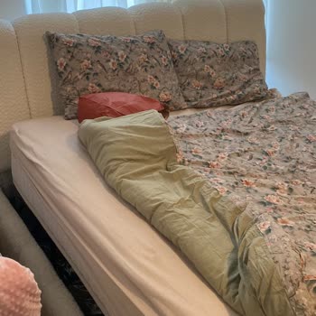 Kırık Ve Bozuk Gelen Mobilyalar, İlgisiz Müşteri Hizmetleriyle Yaşanan Mağduriyet