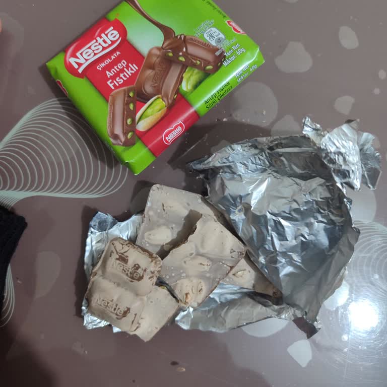 Aldığım Çikolata Beyazlamış Ve Küflenmiş Çıktı, Mağduriyetimin Giderilmesini İstiyorum