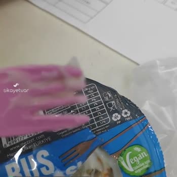 Mezzet Rus Salatasından Kıl Çıktı