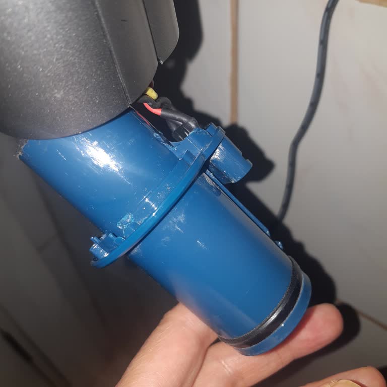 Philips Dik Süpürgede Boru Plastik Kısmı Kırıldı Garanti Kapsamında Değişim İstiyorum