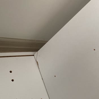 Yanlış Ve Hasarlı Gardırop Parçaları, Acil Çözüm Bekliyorum