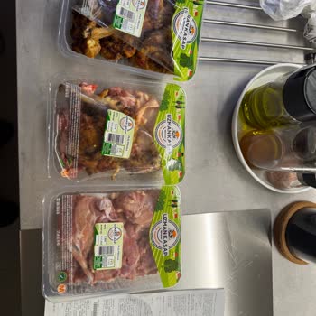 Migros'tan Aldığım Tavuk Pirzolada Şüpheli Yeşil Renk Ve Tüketilemeyen Ürün