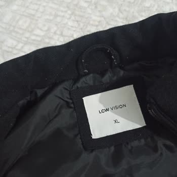 Yeni Alınan Yelek İlk Giyişte Tüylenip Kullanılamaz Hale Geldi