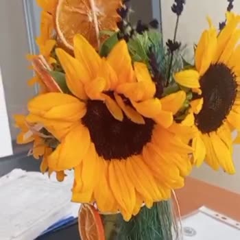 Onayladığım Aranjmandan Farklı Ve Solmuş Çiçekler Teslim Edildi Geri Dönüş Alamadım