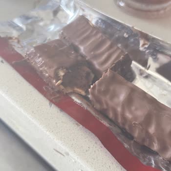 Sarelle Gofretin İçinden Kurt Çıkması Ve İlgisizlik