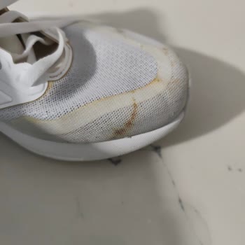 Yeni Alınan Adidas Ayakkabıda Kısa Sürede Sararma Ve Deformasyon Sorunu