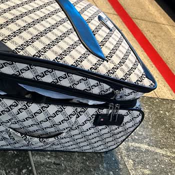 Pierre Cardin Valiz Fermuarı Sürekli Açılıyor