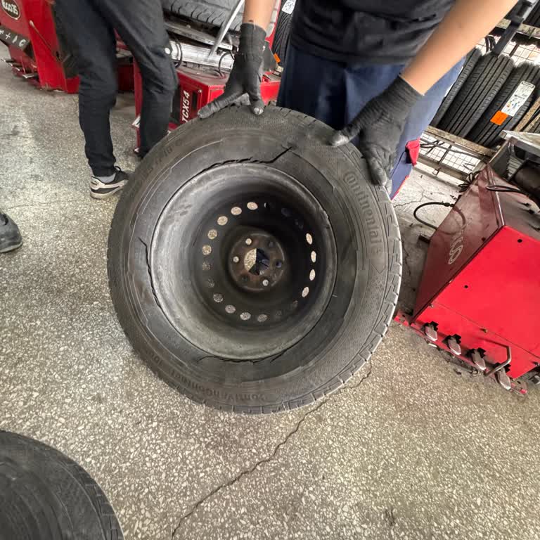 Garanti Sürecinde İlgisizlik Ve Tek Lastikte Üretim Hatası Mağduriyeti