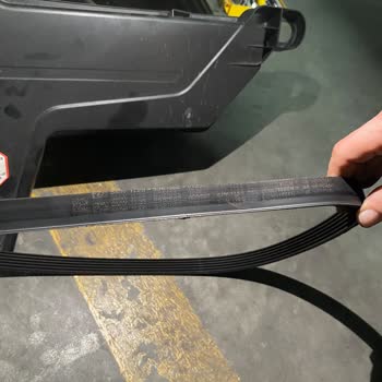 BMW 1 Serisi'nde 7 Yıldır Çözülemeyen Krank Kasnağı Ve Kayış Sorunu