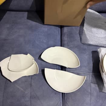 Kırık Gelen Yemek Takımı İçin Müşteri Hizmetlerine Ulaşamıyorum