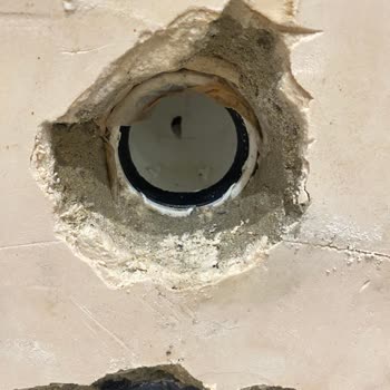 Klozet Tesisat Hatası Nedeniyle Küflenen Gardırop Ve Karşılanmayan Zarar