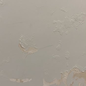 Klozet Tesisat Hatası Nedeniyle Küflenen Gardırop Ve Karşılanmayan Zarar