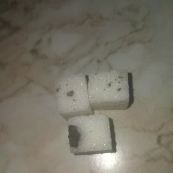 Küp Şekerlerde Siyah Lekeler Ve Endişe Yaratan Durum