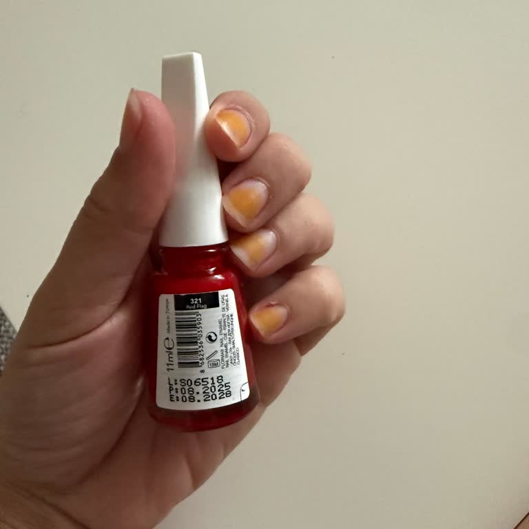 Flormar Oje Tırnaklarımda Kalıcı Sarı Leke Bıraktı, Sağlık Riski Oluşturuyor