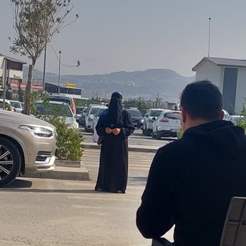 Hastane Önünde Israrcı Para İsteyen Kişilerden Rahatsızlık