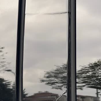 8 Aydır Çözülemeyen Cam Çıtası Ve Döşeme Hasarı Mağduriyeti