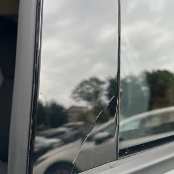 8 Aydır Çözülemeyen Cam Çıtası Ve Döşeme Hasarı Mağduriyeti